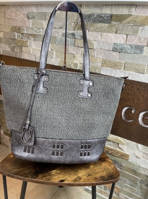 Henkeltasche mit Faux Fur 