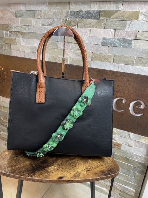 Henkeltasche mit Schmuckstrap