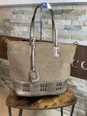 Henkeltasche mit Faux Fur 